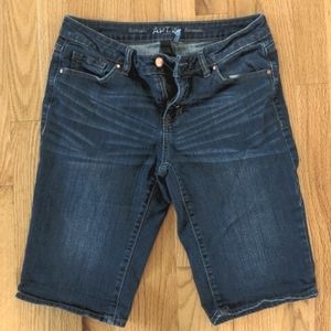 Apt. 9 Bermuda Shorts Size 4 w Belt